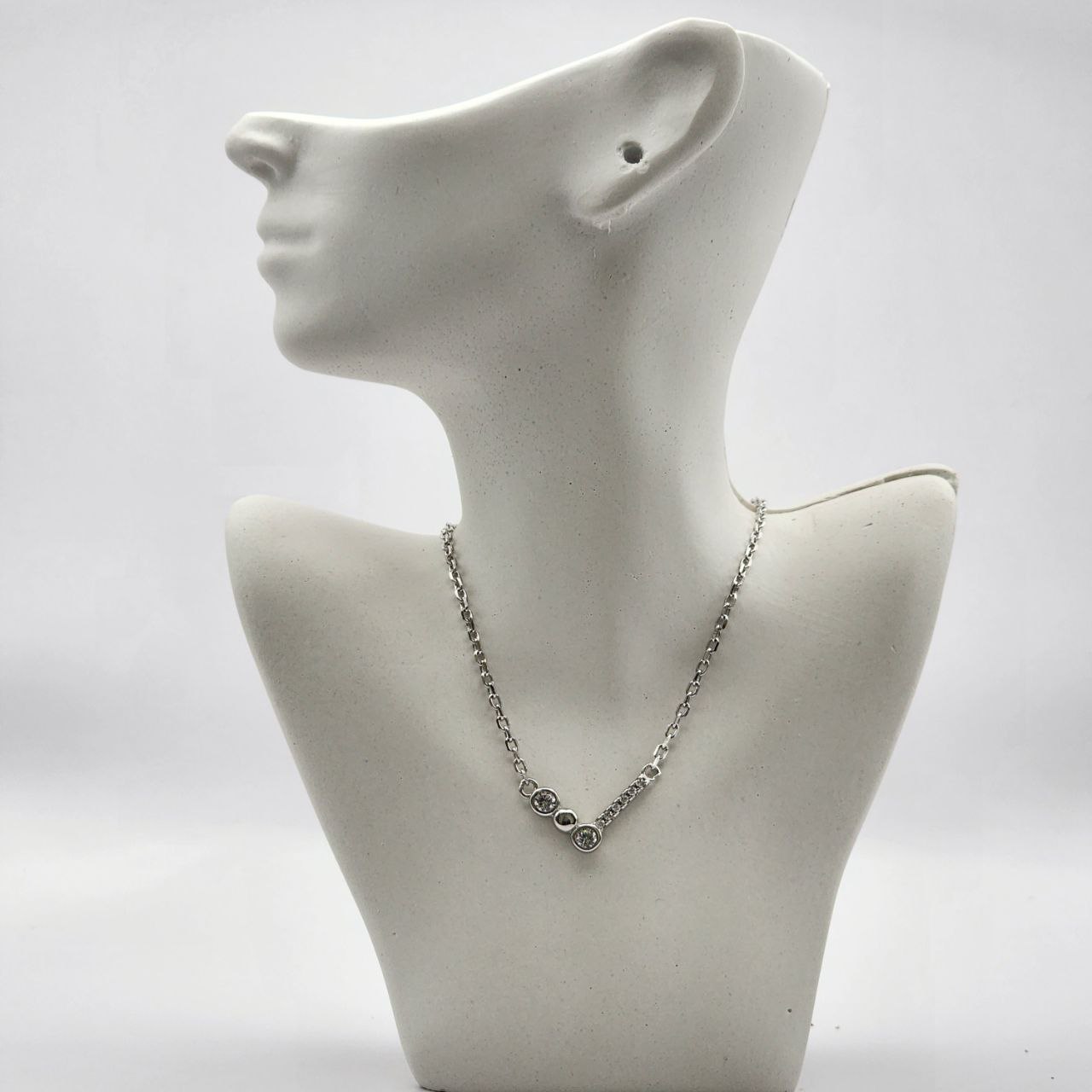 گردنبند نقره طرح هندسی نگین‌دار