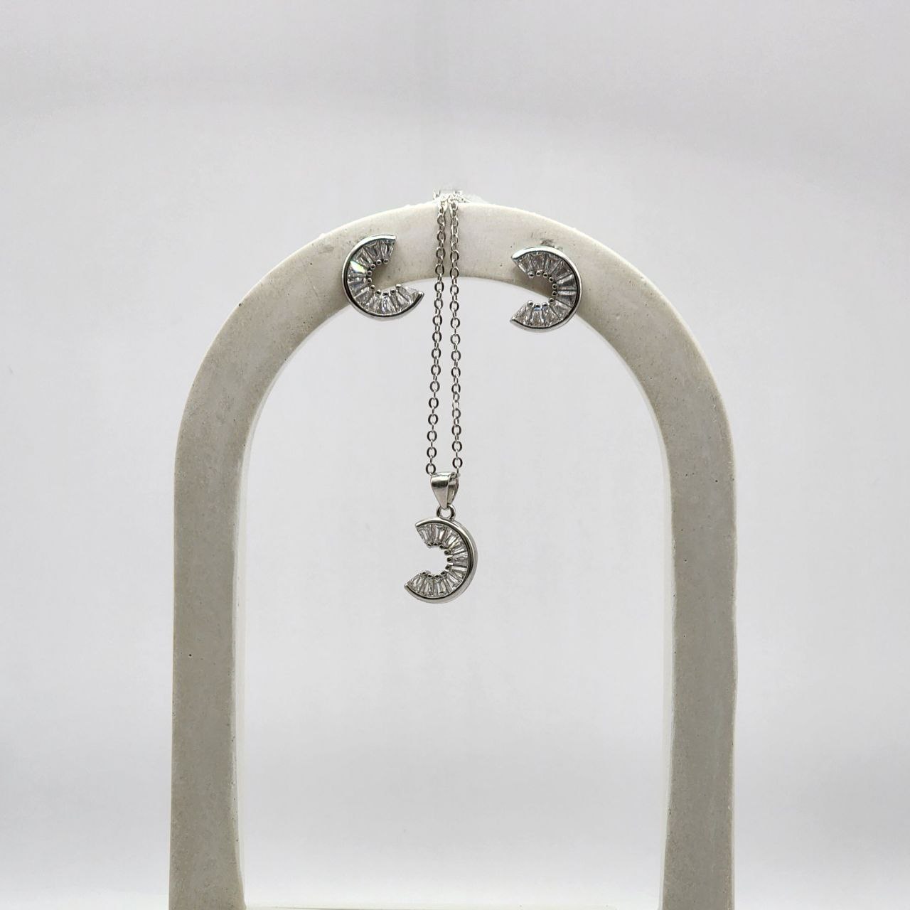 نیم ست  زنانه ایتالیایی طرح  هلال نگین‌دار