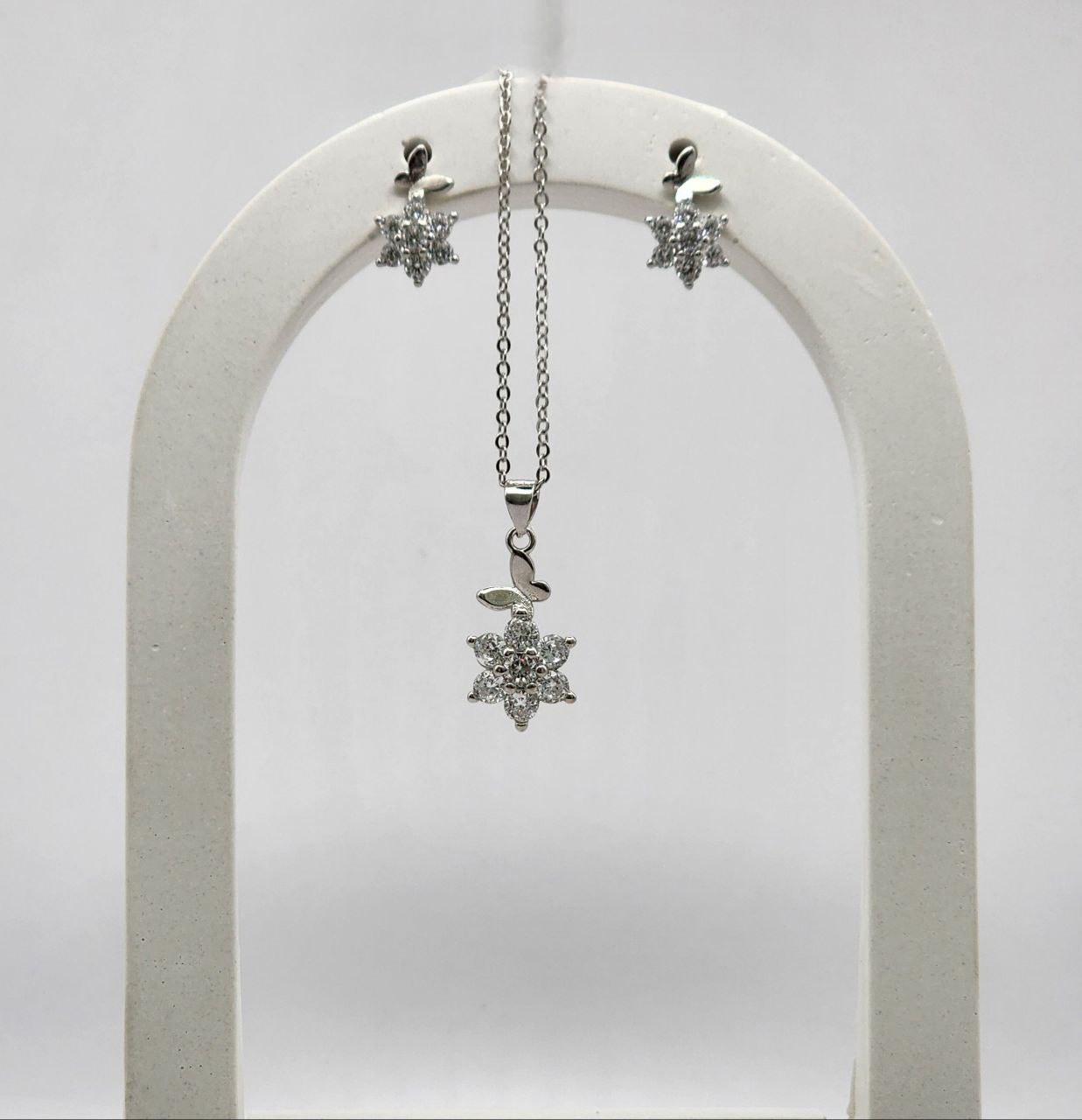 نیم ست  زنانه ایتالیایی طرح  گل برجسته