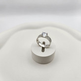 انگشتر نقره ۹۲۵ زنانه مدل حلقه با نگین برلیان اتمی – طرح لوکس و درخشان