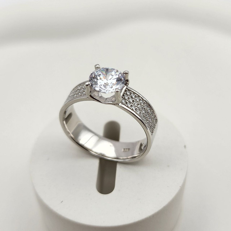 انگشتر نقره ۹۲۵ زنانه مدل حلقه با نگین برلیان اتمی – طرح لوکس و درخشان